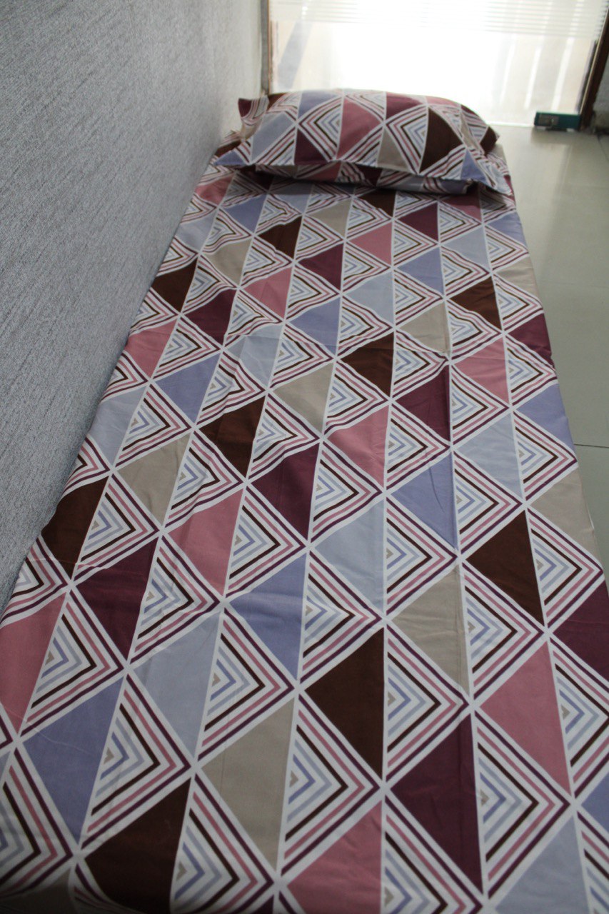 Eakstar | Single Bedsheet | Multi-color Triangle Texture